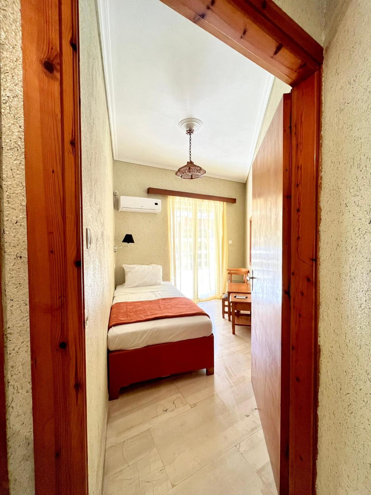 Oelia Rooms & Apartments Agia Marina  Eksteriør bilde