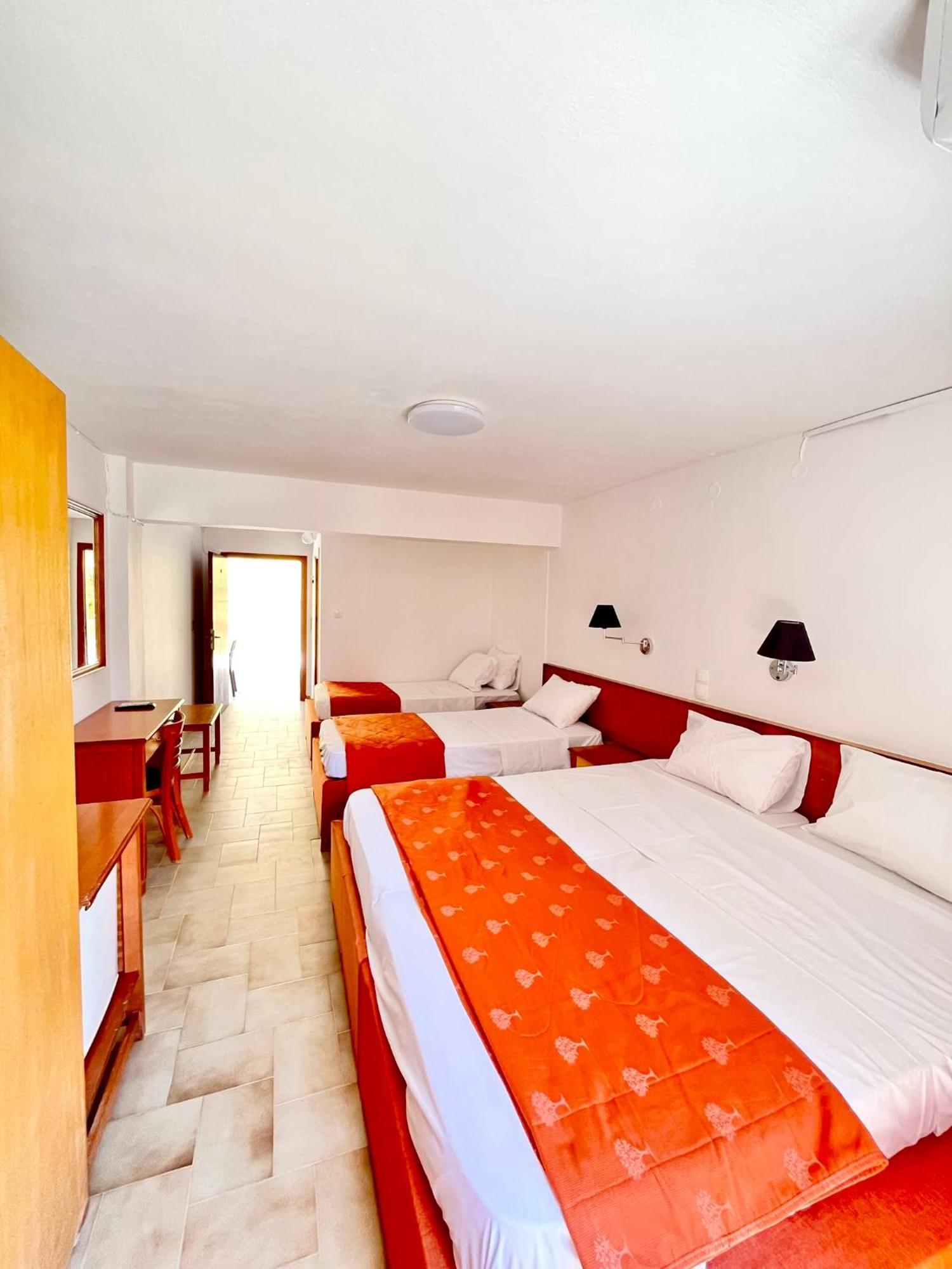 Oelia Rooms & Apartments Agia Marina  Eksteriør bilde