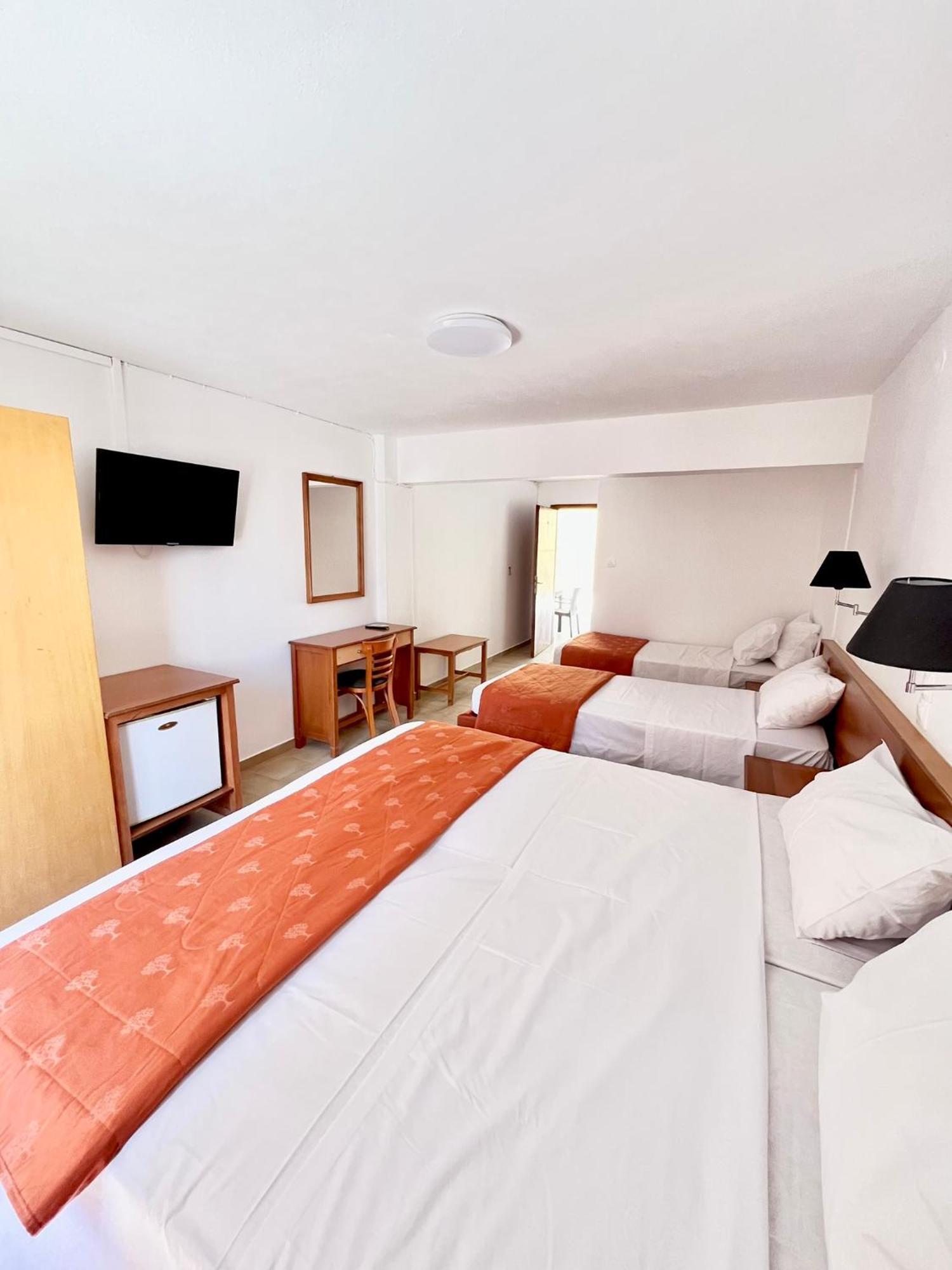 Oelia Rooms & Apartments Agia Marina  Eksteriør bilde