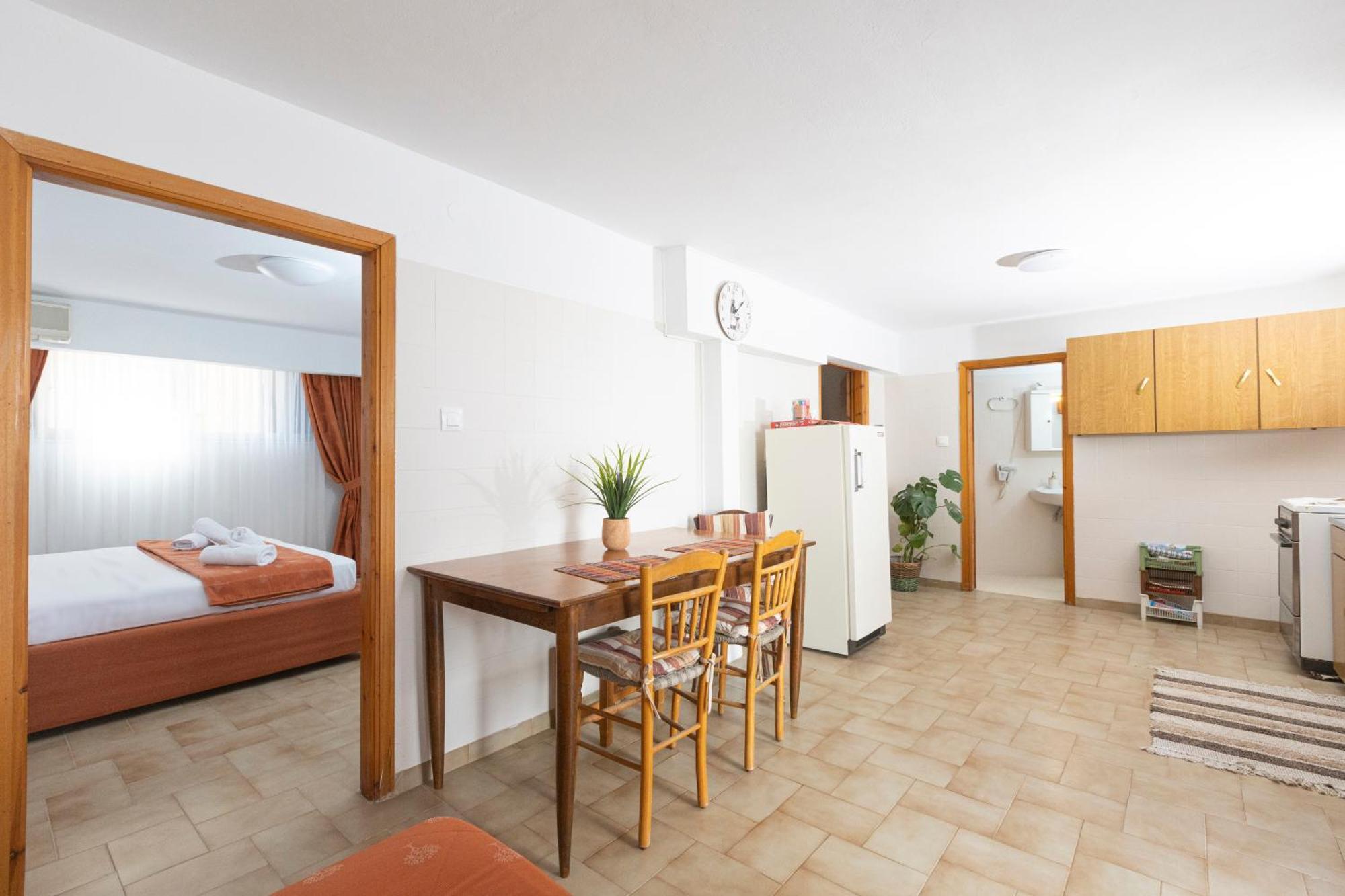 Oelia Rooms & Apartments Agia Marina  Eksteriør bilde