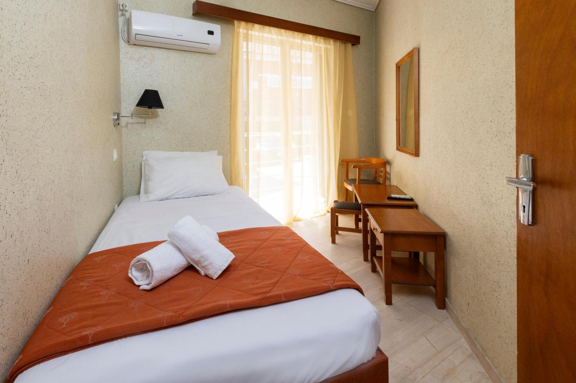 Oelia Rooms & Apartments Agia Marina  Eksteriør bilde