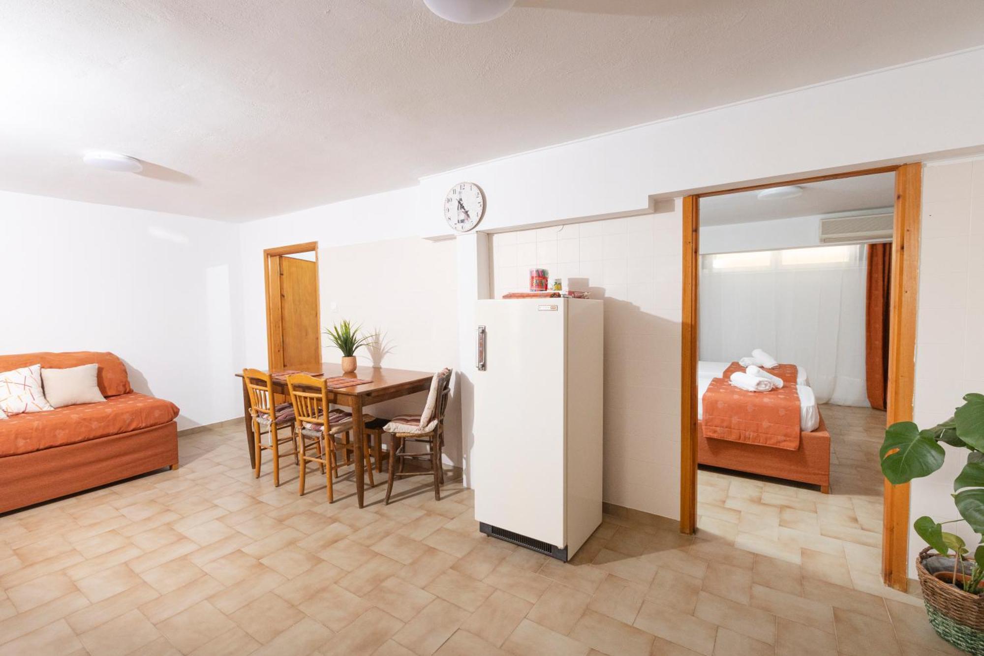 Oelia Rooms & Apartments Agia Marina  Eksteriør bilde