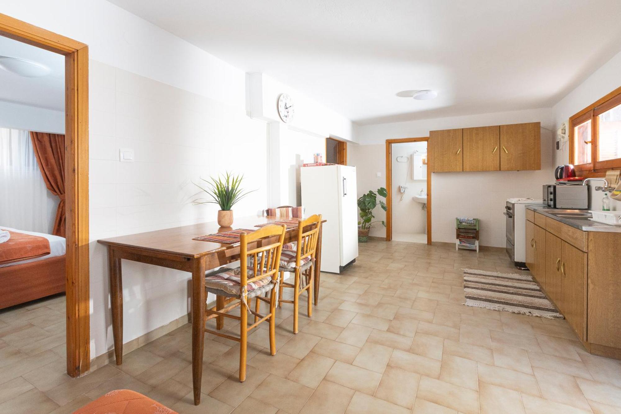 Oelia Rooms & Apartments Agia Marina  Eksteriør bilde