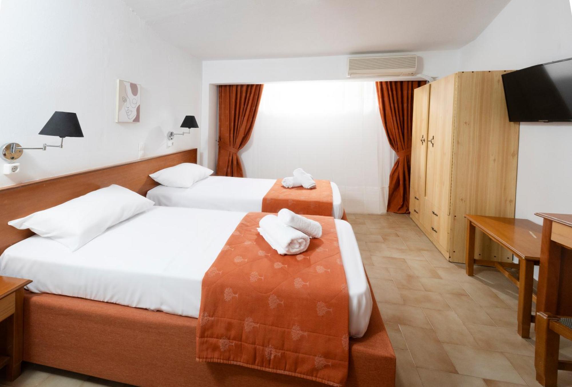 Oelia Rooms & Apartments Agia Marina  Eksteriør bilde