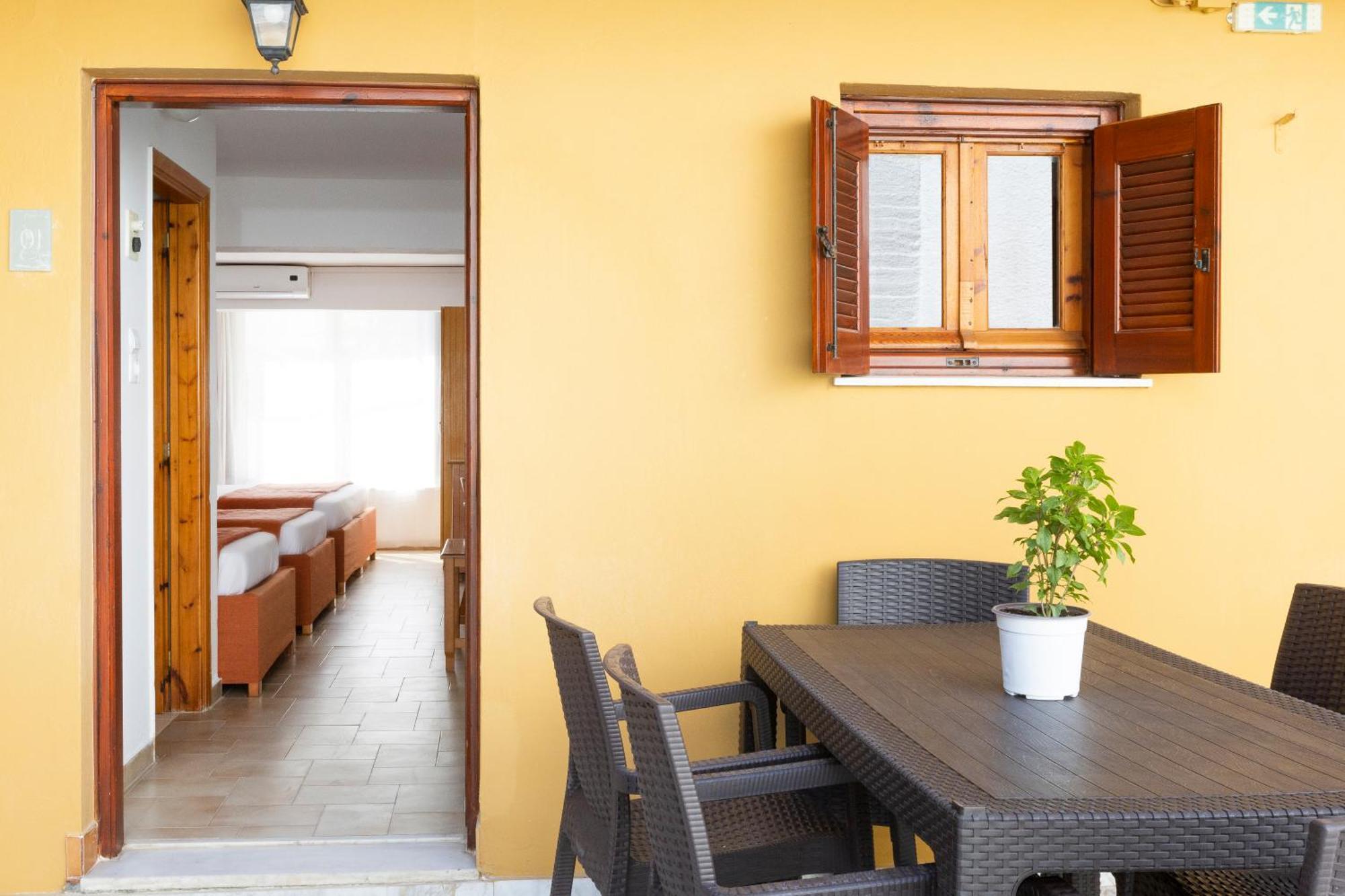 Oelia Rooms & Apartments Agia Marina  Eksteriør bilde